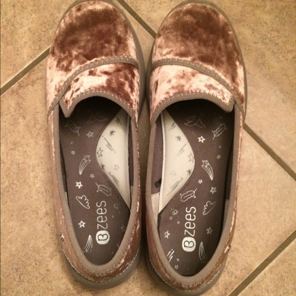 bzees Shoes - 👟SHOE SALE Worn once Bzees shoes size 7